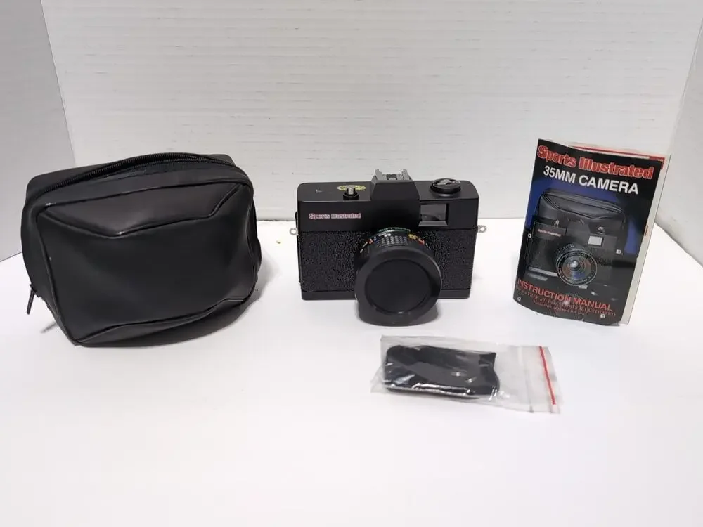 Vintage Sports Illustrated 35mm Film Camera With Case 1:6 50mm- UNTESTED
